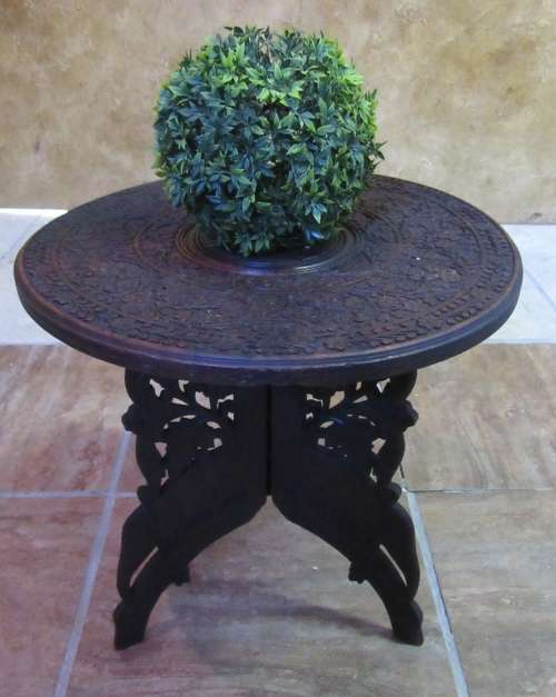 A BEAUTIFUL HANDCRAFTED EGYPTIAN STYLE SIDE TABLE
