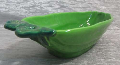 XMAS PROMOTION !!!!  LOVELY GREAN PEPER DESIGNED SERVING PLATTER BOWL
