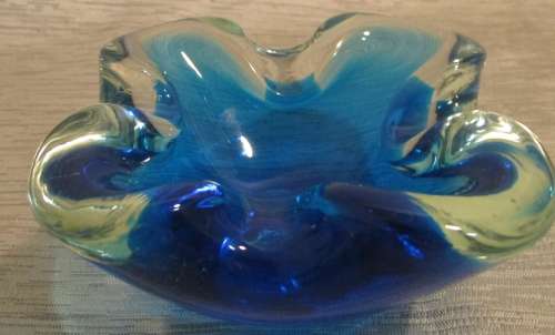 A GORGEOUS HEAVY MURANO NAVY BLUE ASHTRAY - COLLECTABLE GLASS