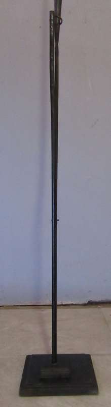 A VINTAGE ZULU ASSEGAAI - WITH A STAND TO DISPLAY IT UP RIGHT - 1.99 M