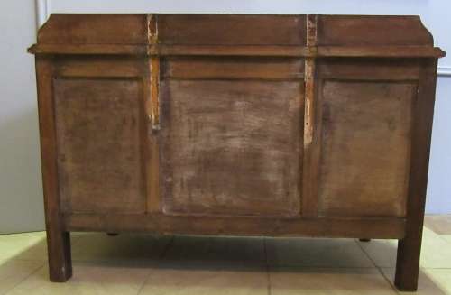 A MARVELOUS VINTAGE CHEST OF DRAWERS - WILL MAKE A BEAUTIFUL FEATURE IN ANY ROOM