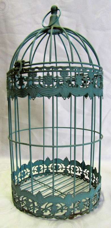 A STUNNING DECORATIVE METAL BIRD CAGE FANTASTIC SHABBY CHIC DECOR