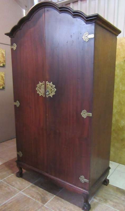 WOW A ELGANT & STYLIS GABLE TOP TWO DOOR WARDROBE - A REAL STATEMENT PIECE
