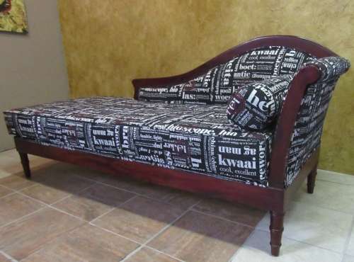 A ELGANT AND STYLISH VINTAGE CHAISE LOUNGE WITH NEW UPHOLSTERY