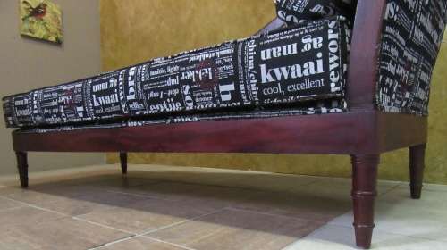 A ELGANT AND STYLISH VINTAGE CHAISE LOUNGE WITH NEW UPHOLSTERY