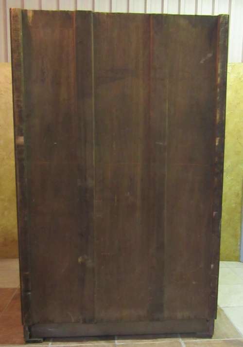 A MARVELOUS TWO DOOR VINTAGE CUPBOARD/WARDROBE