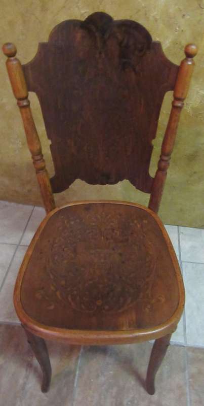 A STUNNING ANTIQUE GLOBE CHAIR WITH DETAIL ON THE SEAT AND BACK