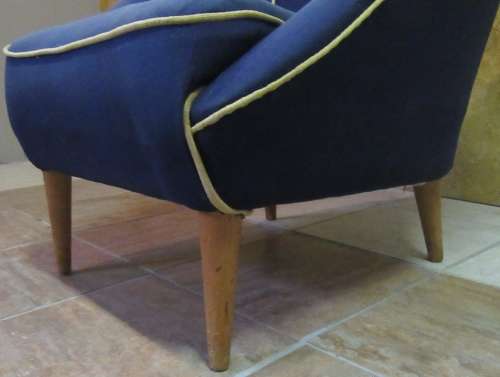 A MARVELOUS VINTAGE STYLE OCCASIONAL CHAIR WILL LOOK STUNNING IN NEW UPHOLSTERY