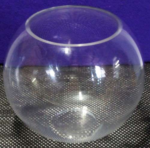 A STUNNING THICK GLASS ROUND FLOWER VASE -