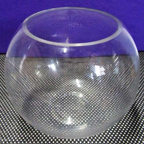 A STUNNING THICK GLASS ROUND FLOWER VASE -