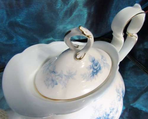 This Royal Albert Tiffany Teapot is a stunning piece in absolutely pristine condition with no damage