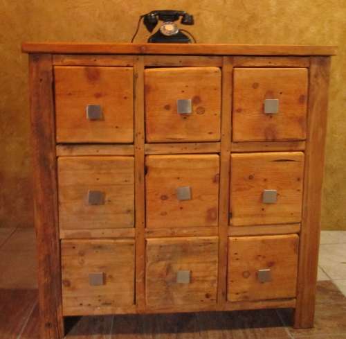 A STUNNING LARGE WARM STYLE CHEST OF DRAWERS - SO MUCH CHARACTER TO THIS PIECE