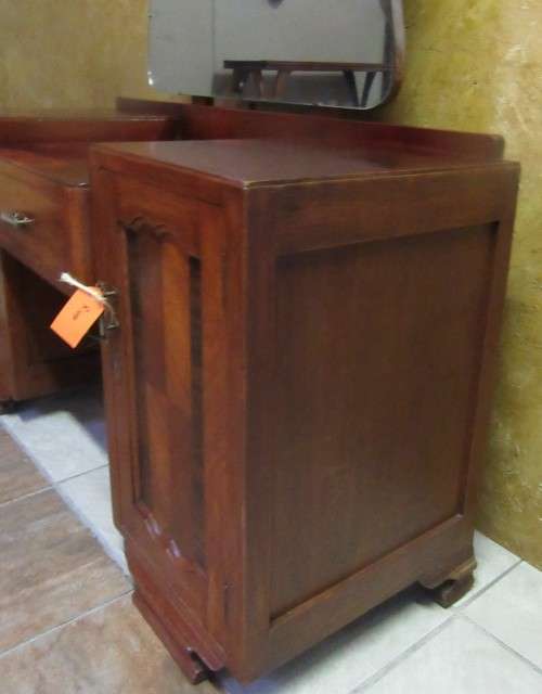 A STUNNING VINTAGE DRESSING TABLE