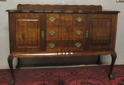 A BEAUTIFULL LARGE BALL & CLAW SIDE SERVER WITH STUNNING DETAIL