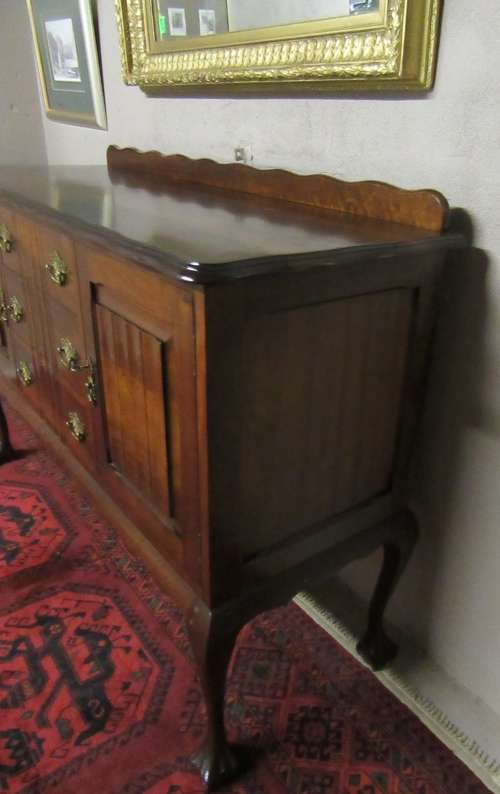 A BEAUTIFULL LARGE BALL & CLAW SIDE SERVER WITH STUNNING DETAIL