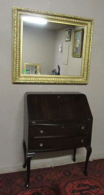A LOVELY QUEEN ANN WRITING DESK IN GOOD CONDITION