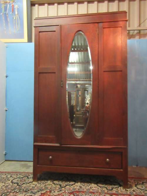 A STUNNING ANTIQUE WARDROBE - WITH LOTS OF CARM