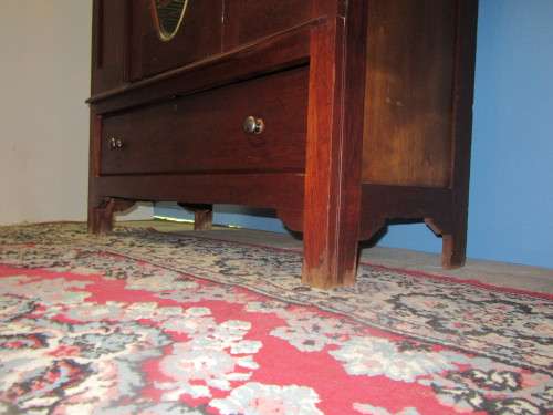 A STUNNING ANTIQUE WARDROBE - WITH LOTS OF CARM