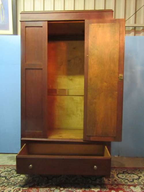 A STUNNING ANTIQUE WARDROBE - WITH LOTS OF CARM