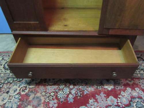 A STUNNING ANTIQUE WARDROBE - WITH LOTS OF CARM