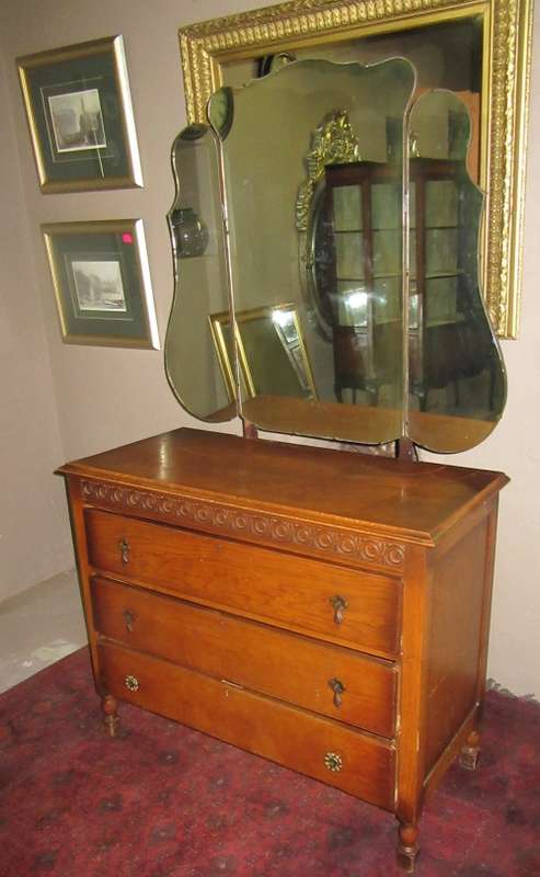 A DRESSING TABLE WITH LOTS OF OLD WORLD CHARM - REMOVE THE MIRRORS - LOVLEY CHEST OF DRAWERS.