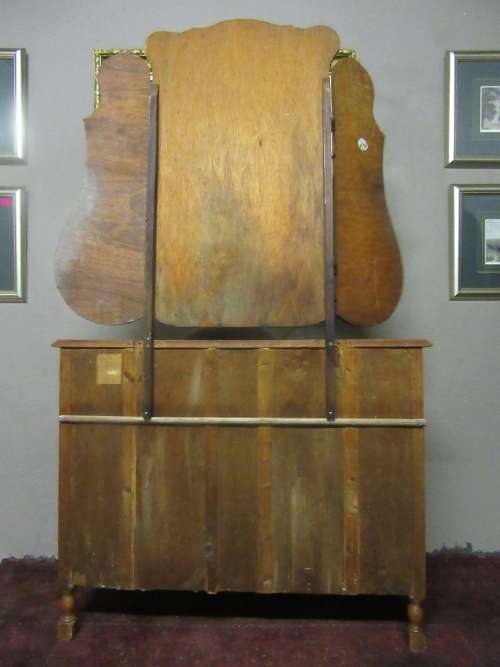 A DRESSING TABLE WITH LOTS OF OLD WORLD CHARM - REMOVE THE MIRRORS - LOVLEY CHEST OF DRAWERS.