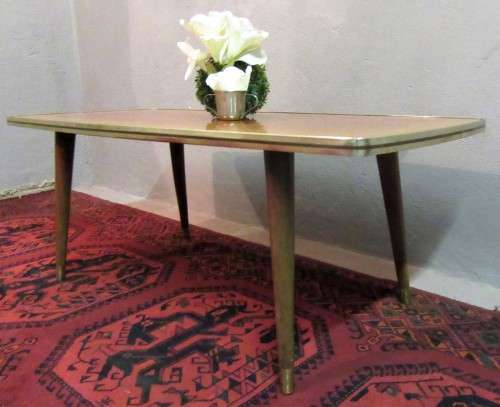 A LOVELY 1060'S VINTAGE COFFEE TABLE