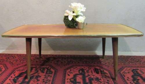 A LOVELY 1060'S VINTAGE COFFEE TABLE