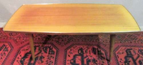 A LOVELY 1060'S VINTAGE COFFEE TABLE