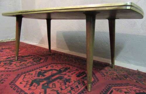 A LOVELY 1060'S VINTAGE COFFEE TABLE