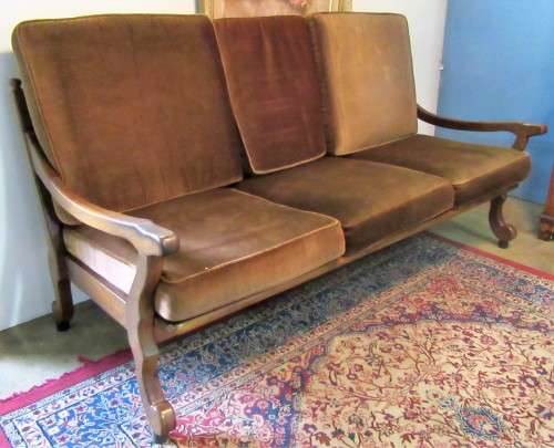 A LOVLEY VINTAGE WOODEN 3 SEATER - TO UP CYLE OR ENJOY THE VINTAGE FLAIRE
