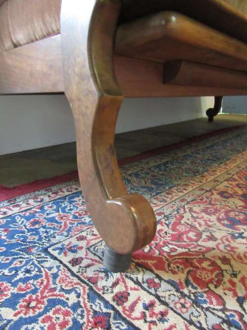 A LOVLEY VINTAGE WOODEN 3 SEATER - TO UP CYLE OR ENJOY THE VINTAGE FLAIRE