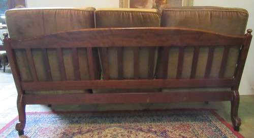 A LOVLEY VINTAGE WOODEN 3 SEATER - TO UP CYLE OR ENJOY THE VINTAGE FLAIRE