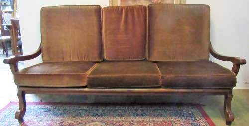 A LOVLEY VINTAGE WOODEN 3 SEATER - TO UP CYLE OR ENJOY THE VINTAGE FLAIRE