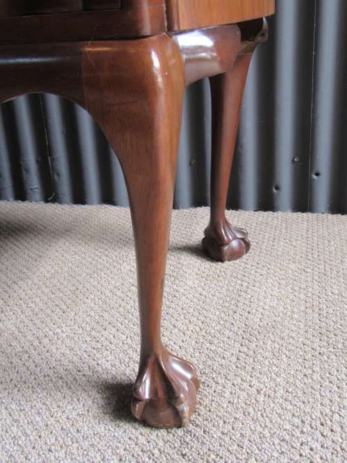 A STUNNING IMBUIA BALL & CLAW DRESSING TABEL -