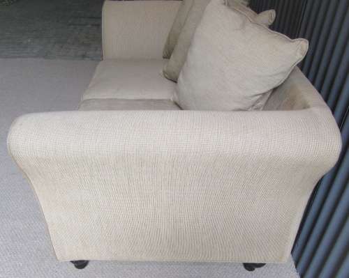 A GORGEOUS TWO SEATER CORICRAFT SOFA - STUNNING IN EXCELENT CONDITTION