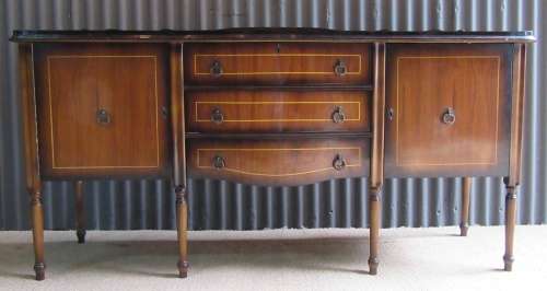AN ELGANT HARMANN AND KEPLER STYLE LARGE SIDE SERVER ELGANT & STYLISH