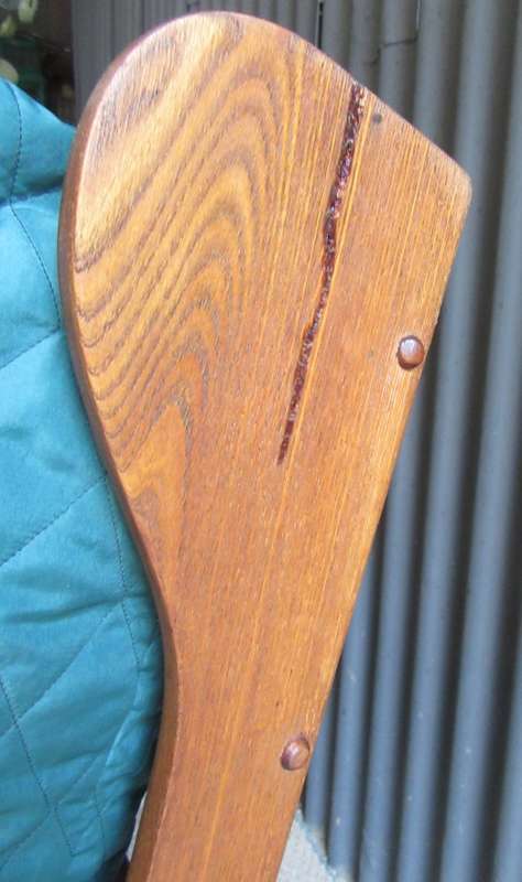 A LOVELY SOLLID WOOD VINTAGE ROCKING CHAIR