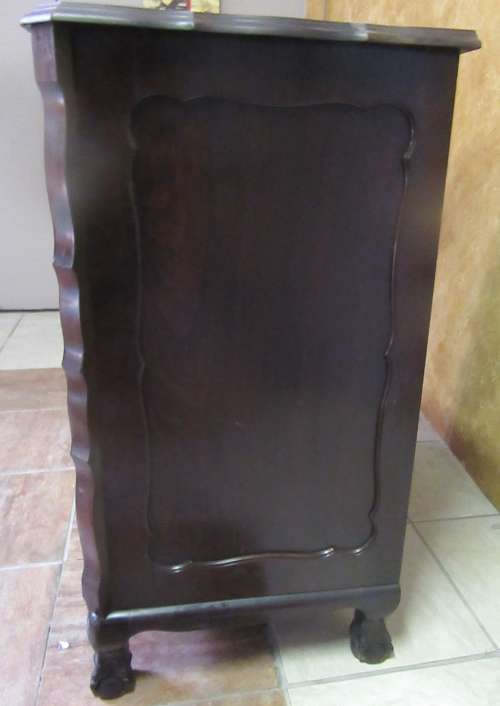 A EXQUISITED TWO DOOR IMBUIA CUPBOARD ABSOLUTLEY BEAUTIFUL