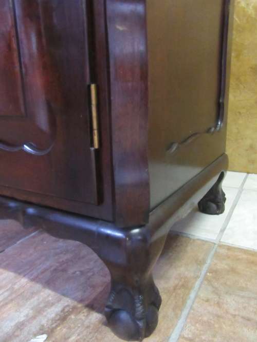 A EXQUISITED TWO DOOR IMBUIA CUPBOARD ABSOLUTLEY BEAUTIFUL