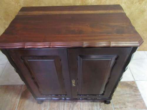 A EXQUISITED TWO DOOR IMBUIA CUPBOARD ABSOLUTLEY BEAUTIFUL