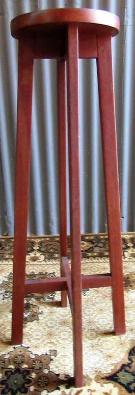 A MARVELOUS VINTAGE SOLID WOOD TALL PLANT OR LAMP STAND