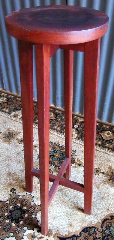 A MARVELOUS VINTAGE SOLID WOOD TALL PLANT OR LAMP STAND