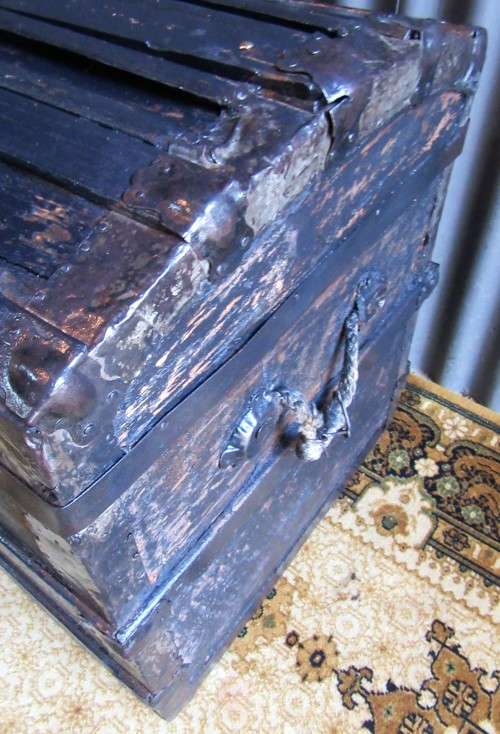 WOW A MARVELOUS LARGE ANTIQUE WOODEN AND METAL TRUNK
