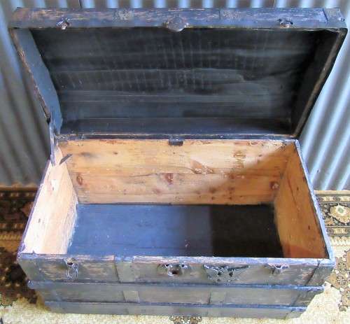 WOW A MARVELOUS LARGE ANTIQUE WOODEN AND METAL TRUNK