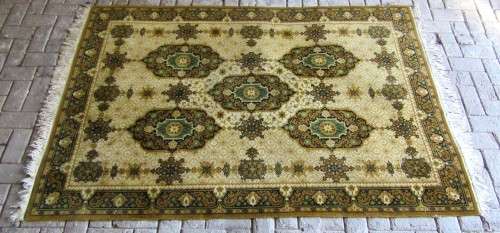 A GORGEOUS CARPET BY BELGIAN NATIONAL CARPET INSTITUTE Length:   210cm Width:     136cm
