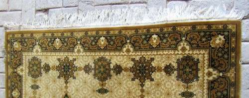 A GORGEOUS CARPET BY BELGIAN NATIONAL CARPET INSTITUTE Length:   210cm Width:     136cm