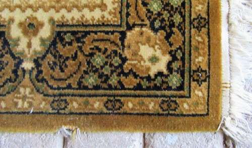 A GORGEOUS CARPET BY BELGIAN NATIONAL CARPET INSTITUTE Length:   210cm Width:     136cm