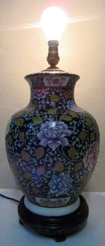 A ELGANT & STYLISH LARGE ORIENTAL PORCELIAN TABLE LAMP - AMAZING