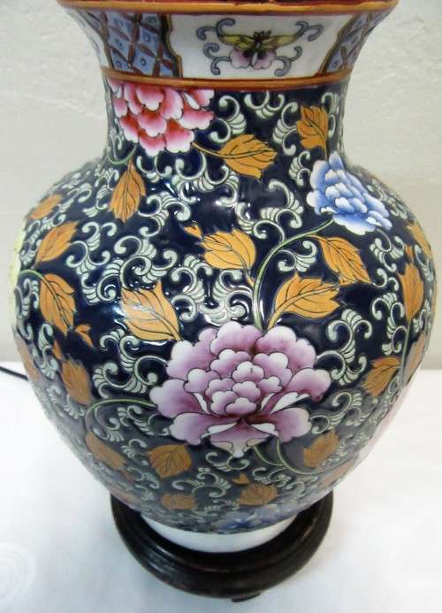 A ELGANT & STYLISH LARGE ORIENTAL PORCELIAN TABLE LAMP - AMAZING